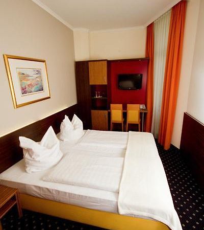 Hotel Tourist Frankfurt am Main Bagian luar foto
