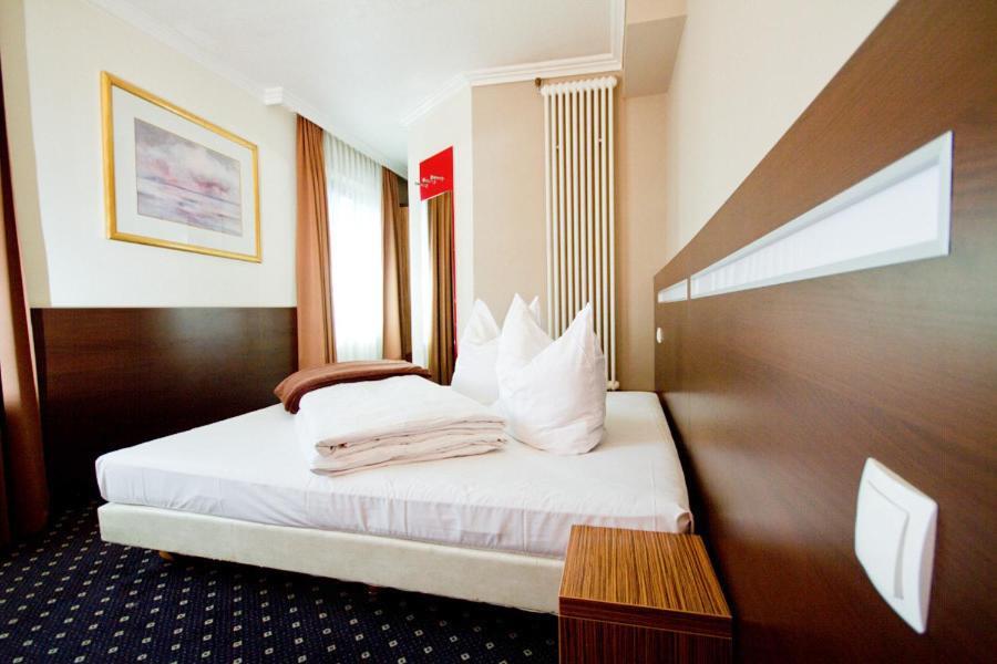 Hotel Tourist Frankfurt am Main Ruang foto