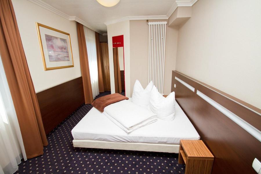 Hotel Tourist Frankfurt am Main Ruang foto