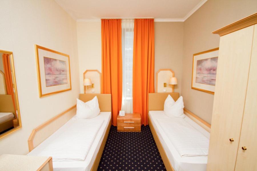 Hotel Tourist Frankfurt am Main Ruang foto