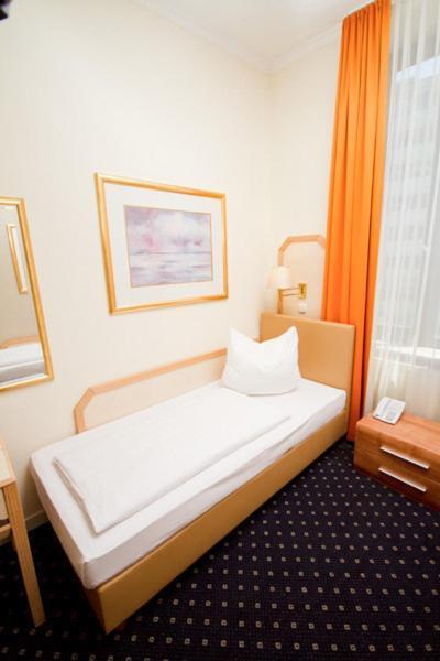 Hotel Tourist Frankfurt am Main Ruang foto