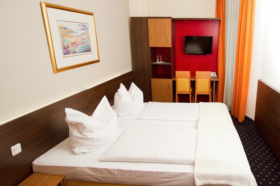 Hotel Tourist Frankfurt am Main Bagian luar foto
